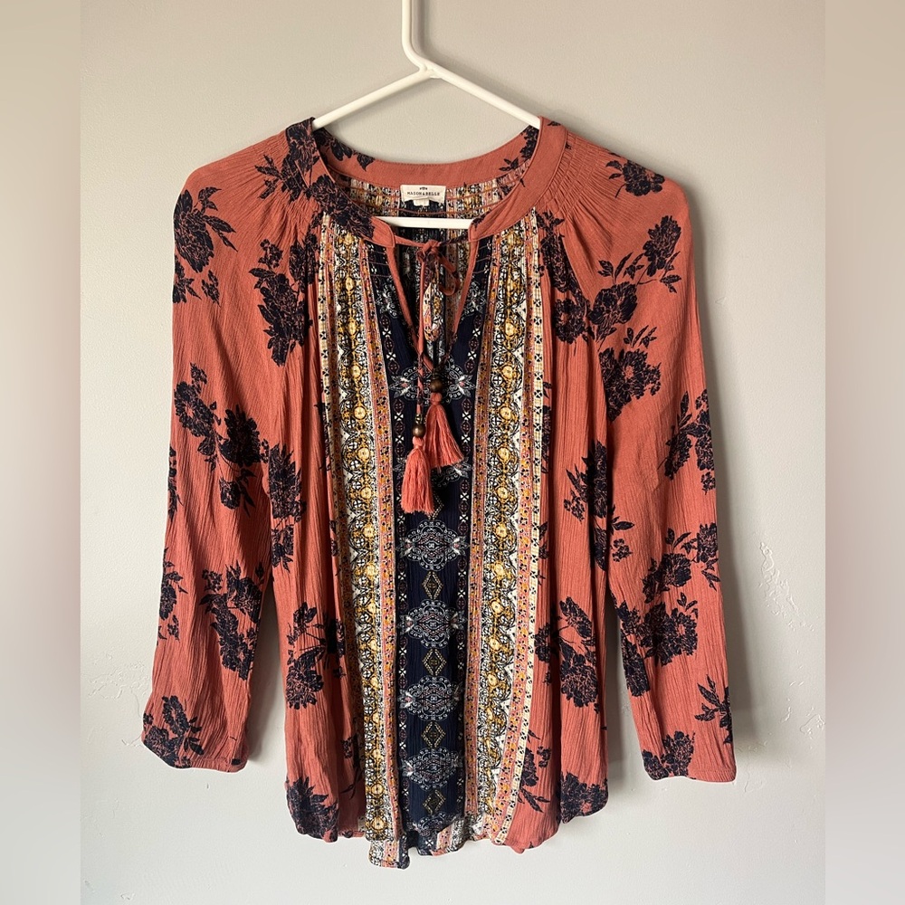 Relaxed Orange Blouse with V-neck and 3/4 Sleeves
